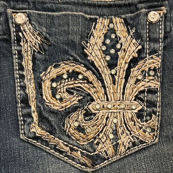 Miss Me Medium Capri Jeans - Picture 7 of 10